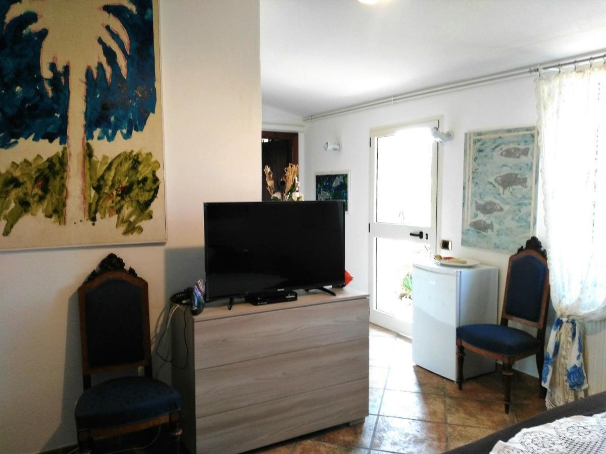 B&B Glamping Semaforo Capo Sperone Sant'Antioco Bagian luar foto